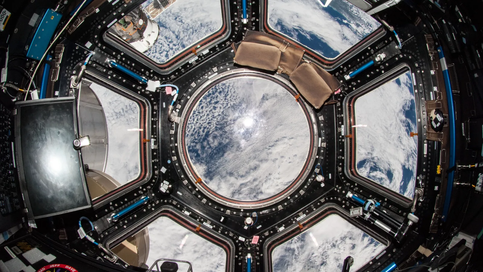 Space and closed-loop life support